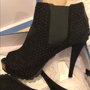 Vera Wang heeled boots